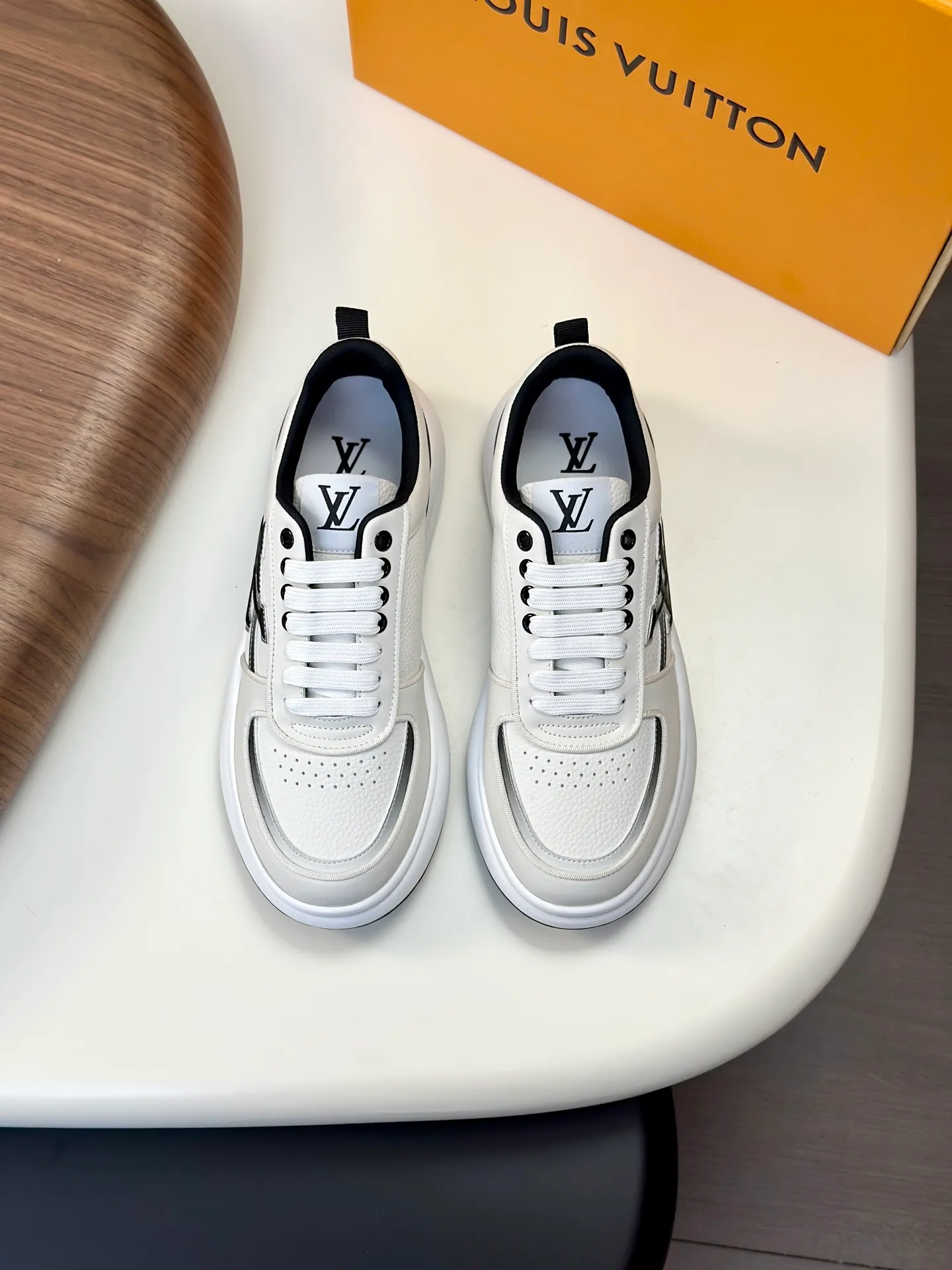 Men's shoes💰780 Lv 🔍Top purchasing agent🇮🇹 Louis Vuitton, the sports sneaker counter is synchronized, the uppers are imported from Italy, high-quality splicing colorful and complex crafts, the imported mesh padding is soft and comfortable, soles: original soles specially provided by the original factory, T men's men's shoes 💰U exclusive movable molded soles are super comfortable, original factory and single goods, 🔍🔍high quality, you can enter and leave the counter at will, welcome to compare, code number 38-44 (customized 45)